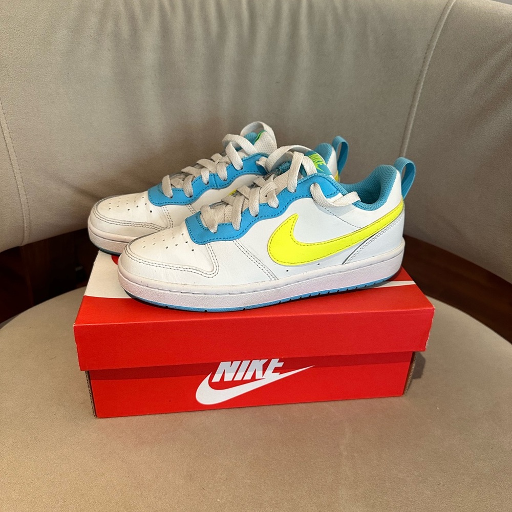 Kids Nike White/Yellow/blue Sneakers